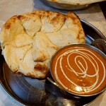 ケーシーズ キッチン - チーズナンにチェンジしたバターチキンカレーセット(税込1200円)