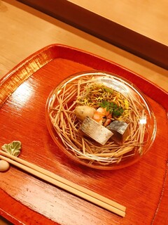 Natsumi - 胡麻そばカラスミ粉末乗せ　サバのきずし　牡蠣
