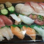 スシロー - にぎり（生えび、大とろぶり、特大ジャンボほたて貝柱、焼きとろサーモン、特ネタ大とろ、和牛さしとろ山わさび＆ポン酢ジュレ、店内茹で真だこ、かにみそ）