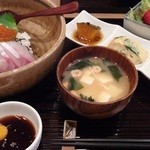Japanizu Dainingu Nino - 海鮮丼