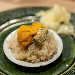 うを徳 - 2021.1 黄金蟹の蟹味噌和えと雲丹を乗せたご飯