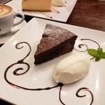 モンディアルカフェ328 - 