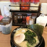 町田商店 - ラーメン+ほうれん草。720+100