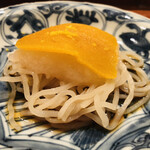 愚直に - 聖護院蕪を練り込んだ蕎麦　生カラスミ　聖護院蕪