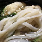 睦ちゃんうどん - 平打ちの細麺