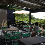 Shigeno Ya - 店内②テラス席