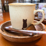 とんぼ玉&Cafe 小さな探究室 - おかわり自由なホットコーヒー・250円。マグカップサイズでの提供だ。確か3杯はおかわりした。