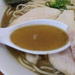麺屋十郎兵衛 - 動物系と数種類の煮干しをブレンドしたバランスのいいスープ。スタンダードでも十分セメント系。
