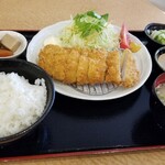 日の出食堂 - 日の出黒豚ロースとんかつ定食(税込1000円)