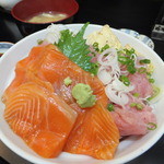 お食事処 魚がしおき - ねぎとろとサーモンづけ丼