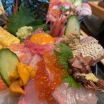 味福 - 贅沢の極み 海の宝石箱﻿
            上海鮮丼 1500円﻿
            （大盛り無料）