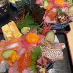 味福 - 贅沢の極み 海の宝石箱﻿
            上海鮮丼 1500円﻿
            （大盛り無料）