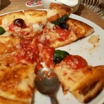 ベビーフェイスプラネッツ - マルゲリータピザ　¥890（税抜）