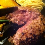 グリル アラベル - うわ～！ﾋﾟﾝｸのお肉＆肉汁