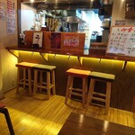 Shimbashi Ucchari - 店内（カウンター）