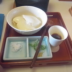 望水 - 朝食の豆腐でございます