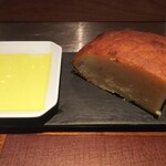 イル アオヤマ - ●自家製フォカッチャ、オリーブオイル