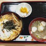 久慈地区合同庁舎 食堂 - カツ丼（みそ汁，漬物付き）