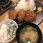 Tonkatsu Tamafuji - 熟成ひれかつ定食（3個）
      ご飯は五穀米と白米 半々で、味噌汁はなめこ三つ葉