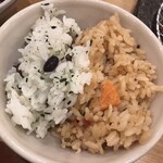 とんかつ玉藤 - おかわり
            五穀米と炊き込みご飯 半々で