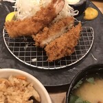 Tonkatsu Tamafuji - 単品 海老フライと鶏かつで 定食に