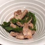 丿貫 - 丿貫(鶏せせりと青葱の黒七味和え)