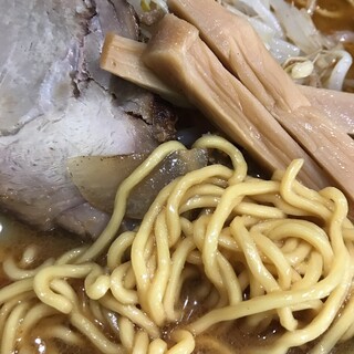 Fukuju - 味噌ラーメンの麺をアップで