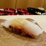 Seirin - 真鯛(雌、3日寝かせ)の握り。旨みが強く後味もきれい。素直に美味しい。