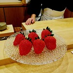 勢麟 - 紅ほっぺ　お知り合いの苺農家さんの宝石のような粒