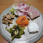 ピッツェリア・アッソ・ダ・ヤマグチ - 前菜の盛合せ！これで1,000円！