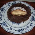 ベルグバーン - 料理写真:シュークリーム（半分）