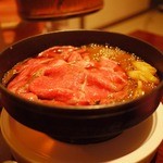 すき焼割烹 日山 - ぐつぐつと焼かれていきます。