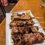 学大酒場エビス参 - もつ焼きおまかせ5本盛り塩で！外せないねえ♪