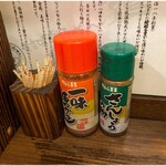 東京味噌らーめん 鶉 - 卓上調味料はこれだけ