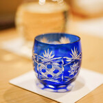 うを徳 - "切子玻瓈杯（きりこのぎやまんさかづき）"に"獺祭（さけ）"