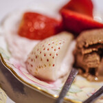 うを徳 - 【果子（このみくさのみ）】、草莓（いちご）、"ロイヤル・クイーン"