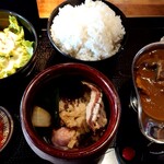 江南焼肉 肉のよいち - 週替わり焼肉ランチ(690円税込)＋カレー(ランチ料金＋200円税込)