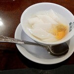 景徳鎮 - ”杏仁豆腐”は無料、サービスでいただきました。