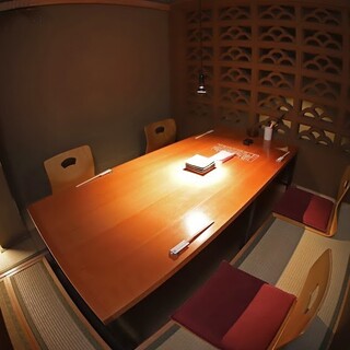 2名様から半個室にもご案内可！お席のご希望はお電話で。