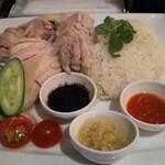 SLOWJAM GARAGE Singaporean cuisine - 海南チキンライス 1100円、サラダ・スープ・ドリンク付きになります