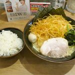 横浜道 - たまに行くならこんな店は、北千住駅近くでサクッと家系ラーメンが楽しめる「横浜道　北千住東口店」です！