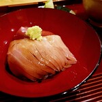 勢麟 - 子供鮪。軽い酸と旨みが私にドストライクでした～♪　お腹いっぱいで少ししか食べられなくて後悔。