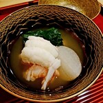 勢麟 - まさに和製ビスク! だって、あのフレンチシェフ仕込みのアカザのお出汁ですもの。それに強烈な甘みのほうれん草にトロトロの蕪。反則技(笑)