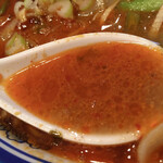 チャ～ボン 多福楼 - 赤い色ですが、味噌味ベースのスープはそんなに辛くありません。
