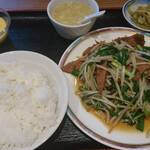 中華料理　龍城 - ニラレバ定食