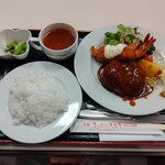 キッチンスズキ - おすすめランチB（洋風ハンバーグ、海老フライ1尾、本日のスープ、お新香、ライス）［1,090円］