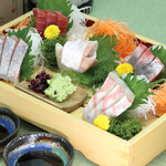 Assortment of five fresh fish sashimi (3 to 4 servings)