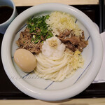 麺処 日向香 - 肉玉うどん（冷ぶっかけ）