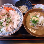 炭火焼鳥　母家 - 焼鳥丼定食(ミニ豚汁)