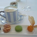 オテル・ド・ヨシノ - カプチーノ・小菓子